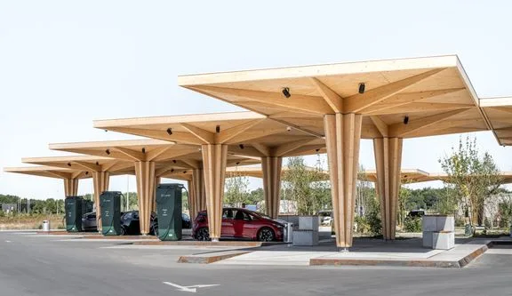 Clever tager næste skridt i udviklingen af den danske ladeinfrastruktur og begynder nu at etablere 1.000 kW-ladere til personbiler. (Foto: Clever)