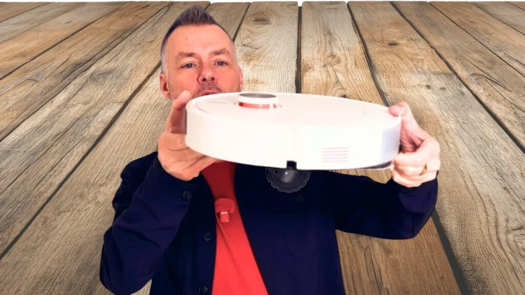 Xiaomi S40 Pro robotstøvsuger i test med fokus på de udskydelige mopper og børster.
