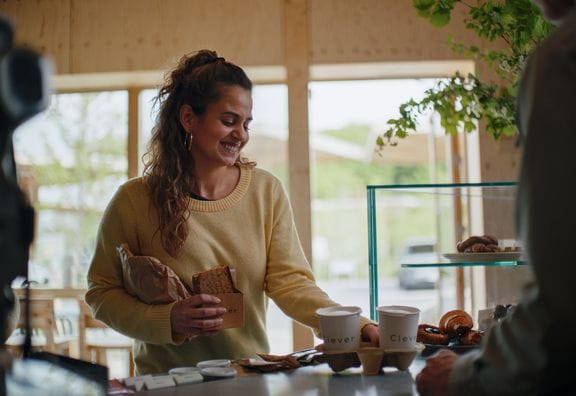 Clever udfordrer middelmådig kaffe på farten med et nyt kaffeløfte i sine caféer (Foto: Clever)