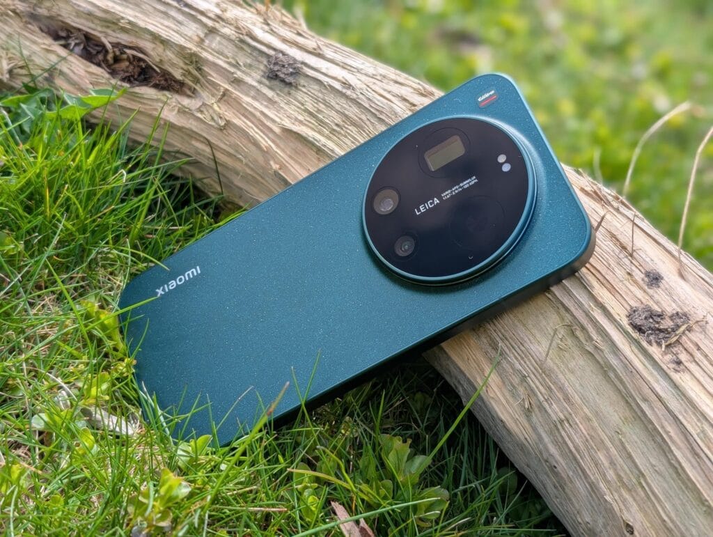 Xiaomi 17 Ultra smartphone med fokus på det store cirkulære Leica kameramodul