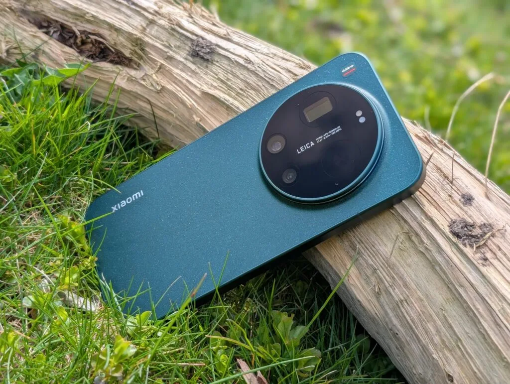Xiaomi 17 Ultra smartphone med fokus på det store cirkulære Leica kameramodul