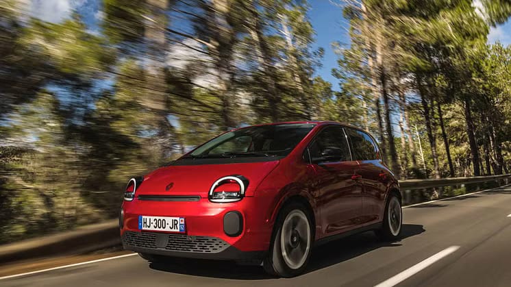 Renault Twingo E-Tech Electric rød farve set forfra - billig elbil i Danmark