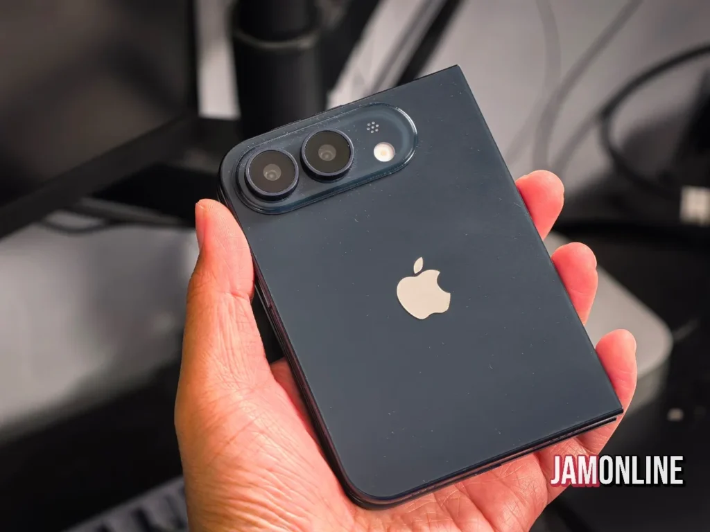 iPhone 18 Fold Dummy credits JamOnline