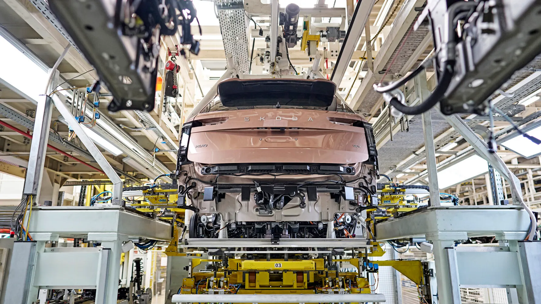 Produktionen af den nye fuldelektriske Skoda Peaq er nu i gang på Skoda Autos hovedfabrik i Mladá Boleslav. Peaq produceres side om side med Elroq, Enyaq og Octavia. (Foto: Skoda)