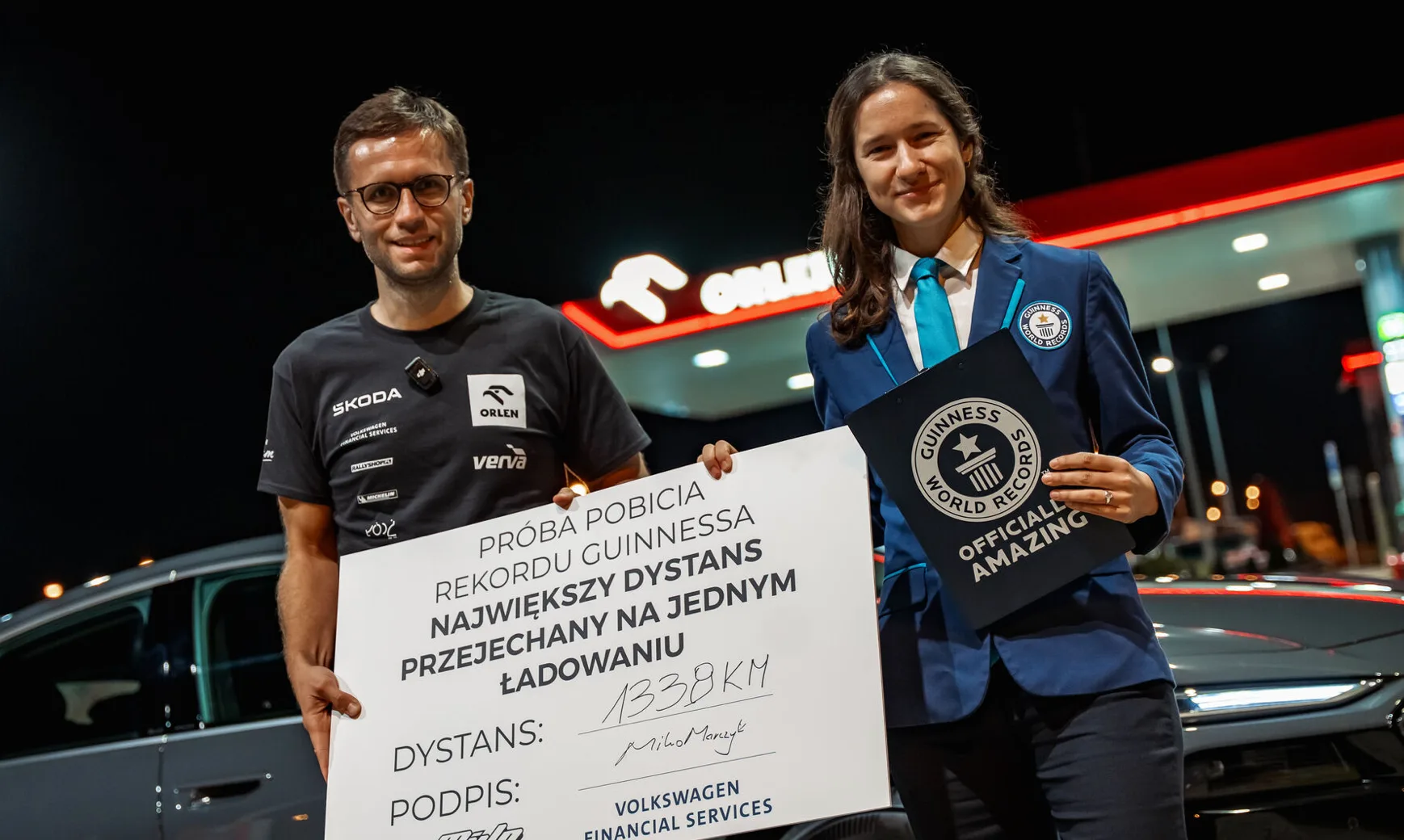 Racerkøreren Miko Marczyk har sat en opsigtsvækkende Guinness-verdensrekord ved at tilbagelægge hele 1.338 kilometer i en Audi A6 Sportback e-tron – uden at lade undervejs (Foto: Audi)
