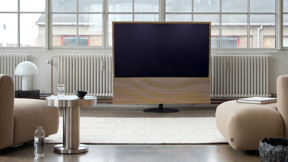 HiFi S99H kombinerer Canvas HiFis prisvindende lydteknologi med Samsungs nye S99H-flagskibs-OLED-TV og Canvas’ karakteristiske fronter med klassiske trælameller. (Foto: Samsung)
