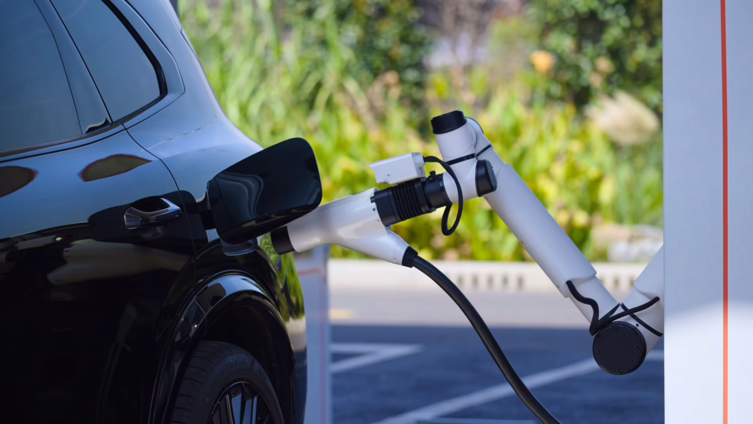 Geely tester mega hurtig lynladning (Foto: Geely)