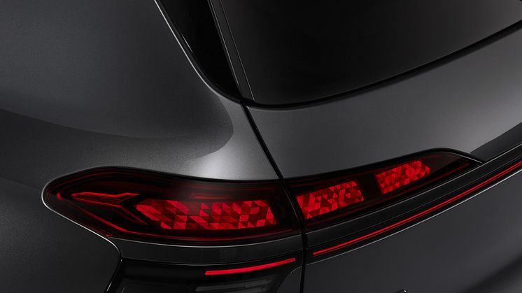 Audi Q9 projicerer et blinklyssymbol ned på vejen