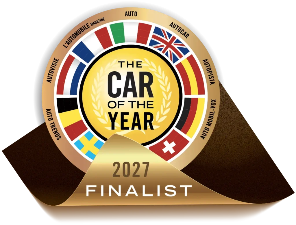 Finalisterne til Car of the Year 2027 er fundet. Bilerne er ID.Polo, Kia EV2, BMW iX3, Cupra Raval, Hyundai Ioniq 3, Renault Twingo og Volvo EX60 (Grafik: MereMobil.dk / AI)